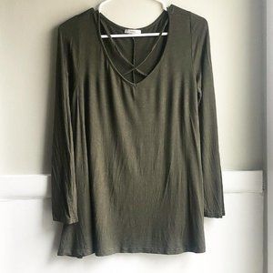 Jodiful long sleeve Criss Cross vneck top green sz m